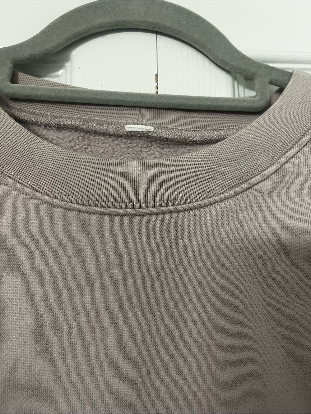 ALO YOGA extreme crop pull over best for medium/large - Picture 7 of 9